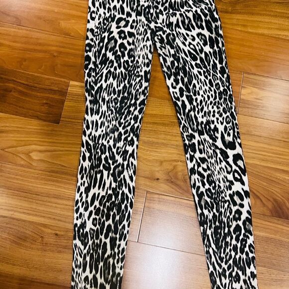 Giammbattista Valli collaborated with 7 for All Mankind trousers - Picture 3 of 11
